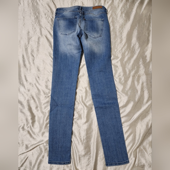 &Denim By H&M Super Skinny Low Rise Distressed Knee Jeans - Picture 2 of 9